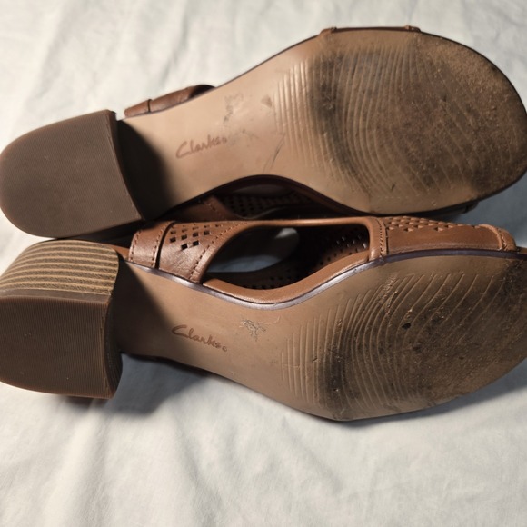 Clarks Shoes Desirae Sail Brown 1.5" Heel Small Flaw Shown In Photos - Picture 4 of 7